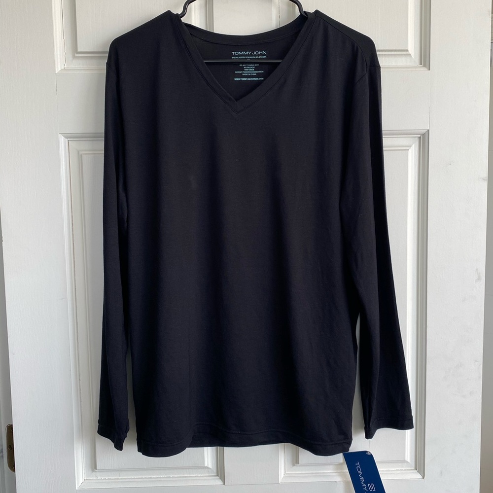 NWT Tommy John Sleek Heat long sleeve v-neck shirt